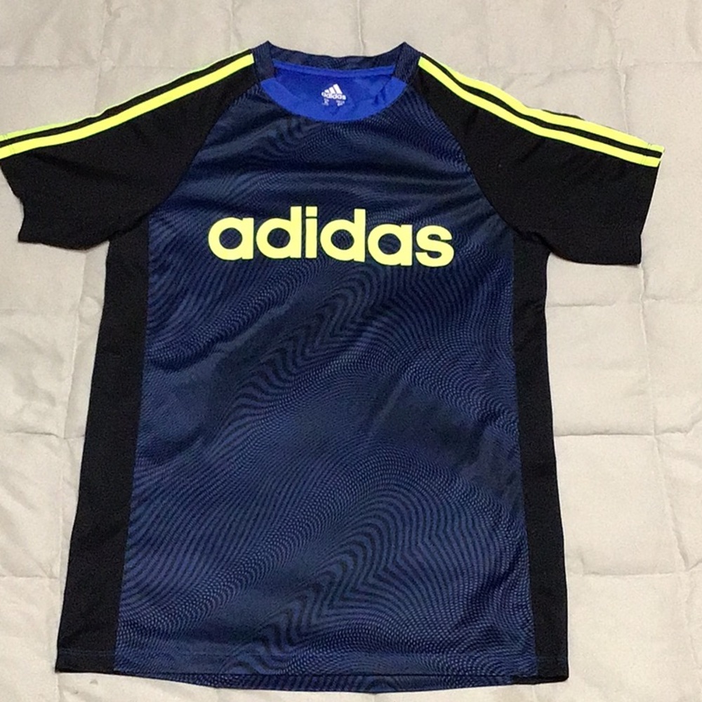 ADIDAS SHORT SLEEVE SHIRT